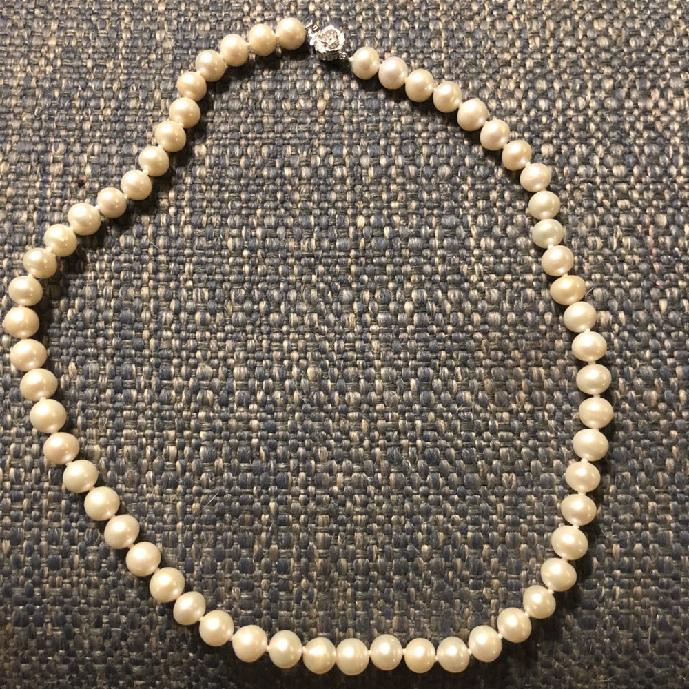 ❤️CULTURED PEARL AND STERLING SILVER NECKLACE❤️